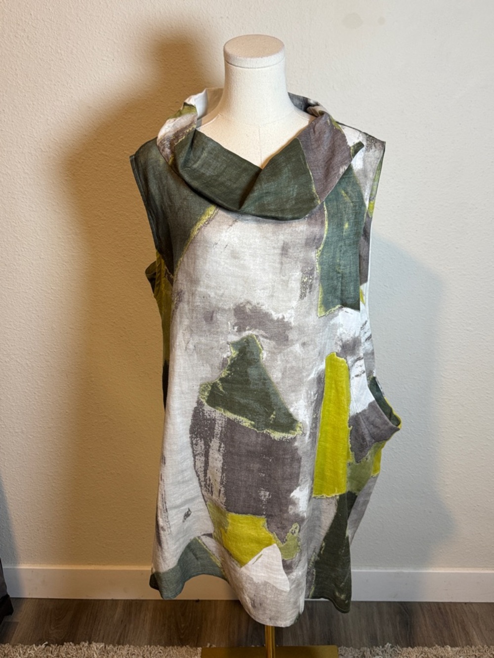 NWOT Banana Blue Abstract Print Linen Tunic in Olive & Chartreuse size Medium
